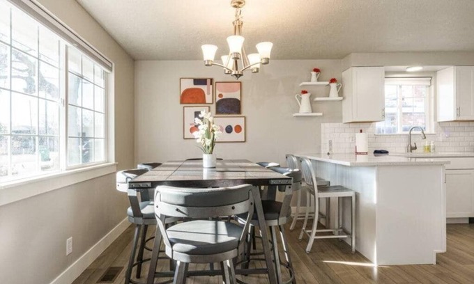 Meridian House | #StayInMyDistrict Meridian Cheerful Duplex