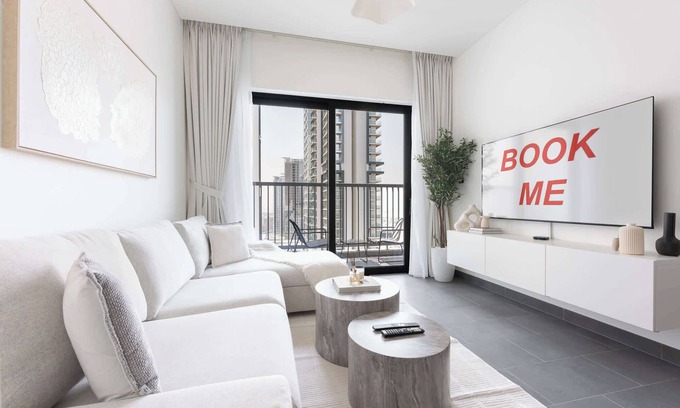 Nad Al Sheba Apartment | StayShort - Meydan Apartment Sleeps 5 in a Great Location!