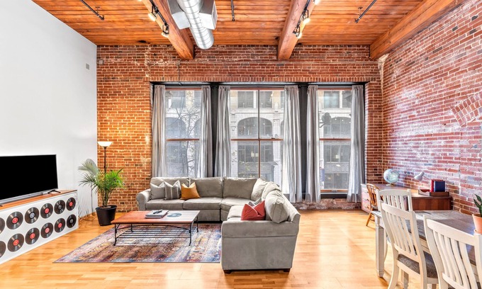 Downtown West Apartment | StaySTL-Extended Stays-2BR Loft-Pets-W/D