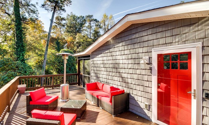 Rosewood House | Step-Free Home w/Fire Pit - 3 Miles to USC!