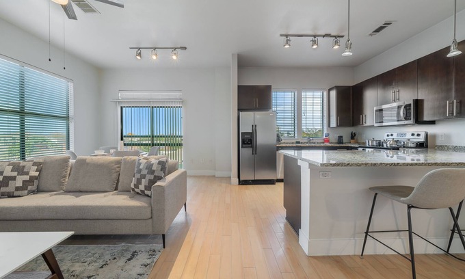 Oak Lawn Apartment | Step into luxury at 4123 Cedar Springs and let your worries slip away