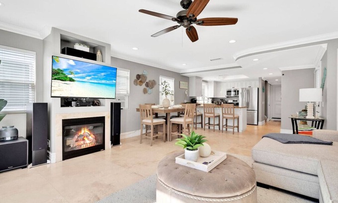 West Newport Villa | Steps from Beach: Stylish Getaway