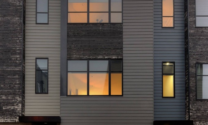 Dahlman House | Steps from Downtown Omaha! Rooftop firepit & luxury accommodations