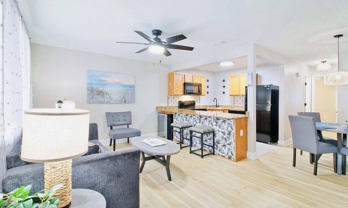 Biloxi Condo | Steps from the beach & Newly Renovated!