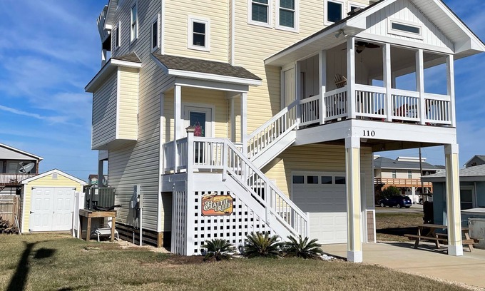 Colington Cottage | Steps from the Avalon Beach and Pier