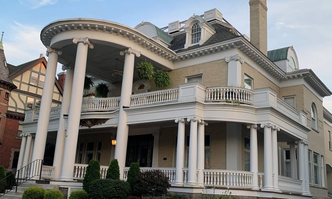 Saratoga Springs Condo | Steps from track and downtown AVAILABLE BELMONT WEEK!