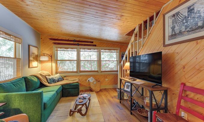 Ludlow Cabin | Steps to Lake, 2 Mi to Slopes: Cozy Okemo Cabin