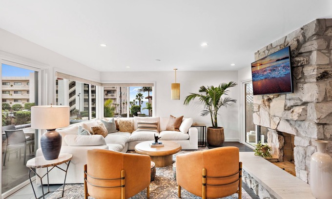 San Clemente House | Steps to Sand Luxury, Ocean Views, Walk to Everything