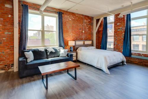 Old Market Apartment | Steps to Shops and Eats Dtwn Omaha Gem!