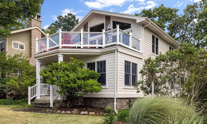 Long Beach House | Steps to the Beach! Luxury Family Retreat with Lily Pad and Golf Cart!