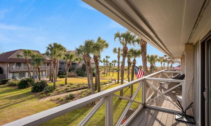 Saint Helena Island Villa | Steps to the Beach, Golf Cart Included, Private Pool, Pets Considered, 341 Captain John Fripp