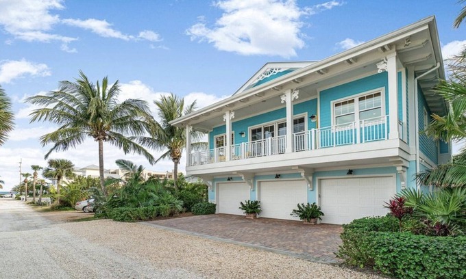 Juno Beach Apartment | Steps to the Ocean-1 Bd/1Ba Quiet Beach Apartment- Beautiful Sunrises Await You