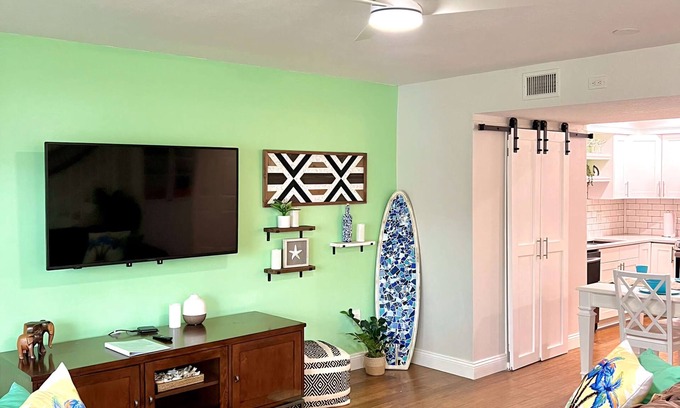 Interchange Square House | Steps to the Sand – 2BR Melbourne Beach Townhome