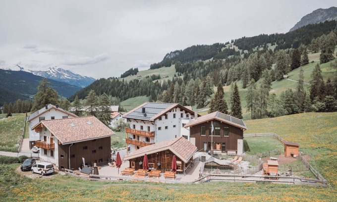 Parpan Apartment | stettli resort - high-quality apartment «muntanella» for up to 17 guests