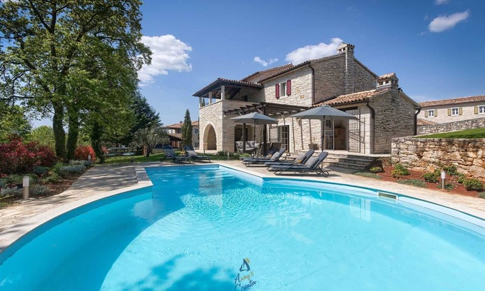 Tinjan Villa | Stone beauty, surrounded by forest, for up to 9 guests