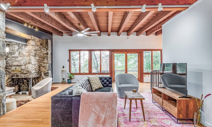 Kabletown House | Stone Cabin on Valley View: Fire Pit + Hot Tub