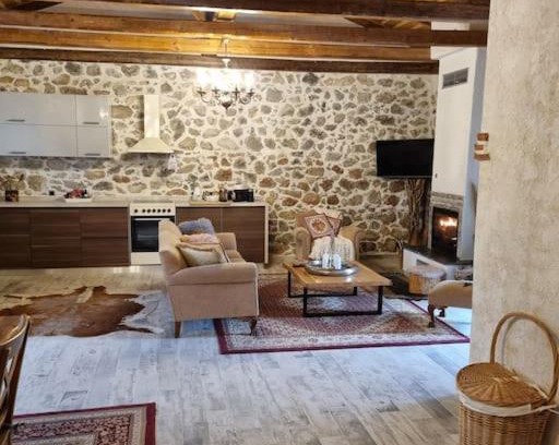 Aliartos Ski Chalet | Stone House - Πέτρινο Σαλέ