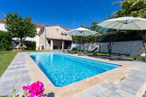 Svetvincenat House | Stone house Furlani with a lovely garden