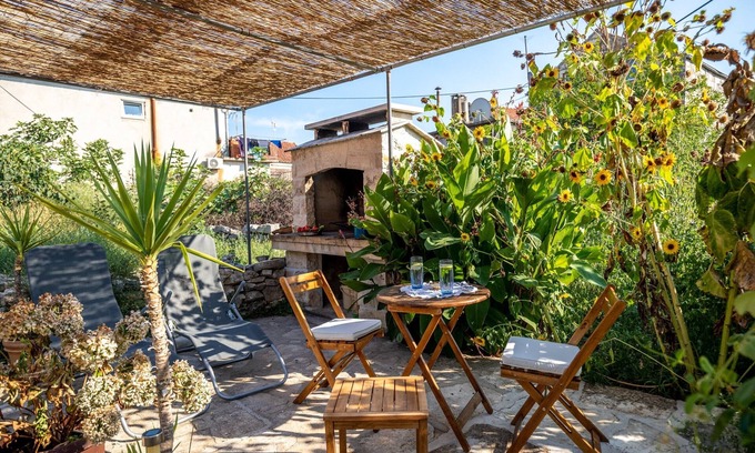 Zrnovo Apartment | Stone House Harmony - One Bedroom Apartment with Patio and Garden View (1)