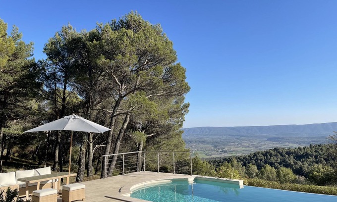 Murs House | Stone house in Luberon, heated infinity pool, patio, near Gordes