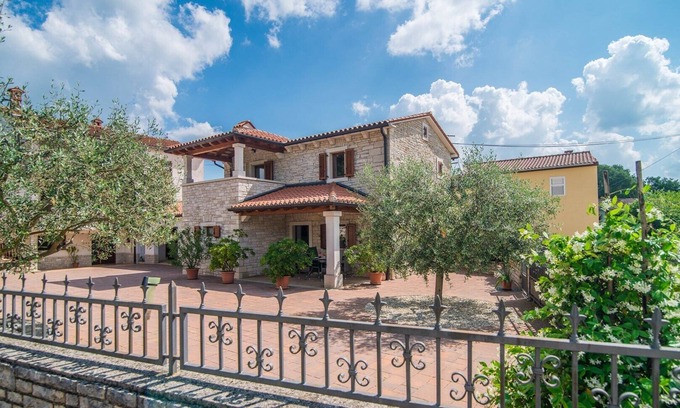 Kringa House | Stone House Mate near Kringa