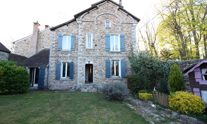 Chailly-en-Biere House | Stone house with lots of charm ideal for family.