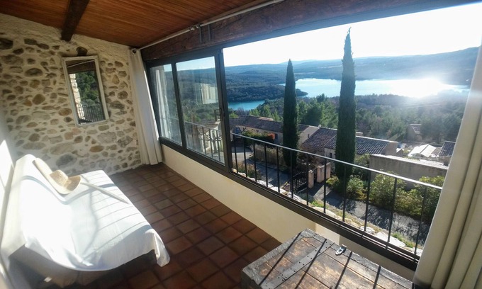 Montpezat House | Stone house with terrace and garden facing the Lake