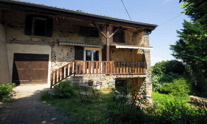 Viry House | Stone house with view