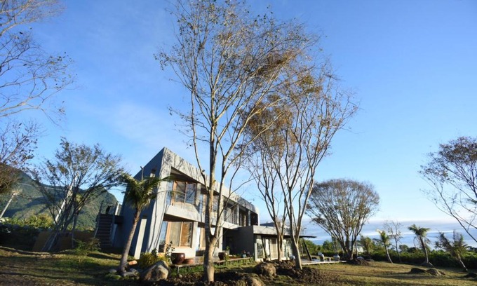 Donghe House | Stone Party