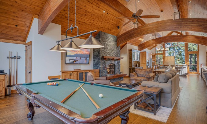 Lake Forest House | Stone Peak Lodge w/Pool Table, Hot Tub, Firepit and Gorgeous Wood + Stonework