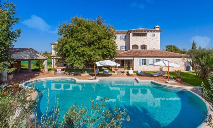 Filipini Villa | Stone Villa Lou-Sophie