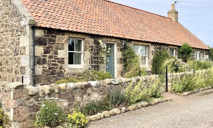 East Linton Cottage | Stonelaws Holiday Cottages: Muir Cottage