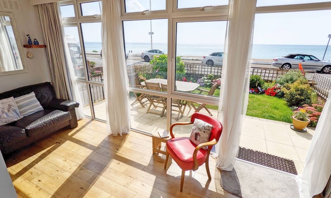 Bognor Regis Cottage | Stonesthrow - Bognor Regis - a flat that sleeps 4 guests in 2 bedrooms