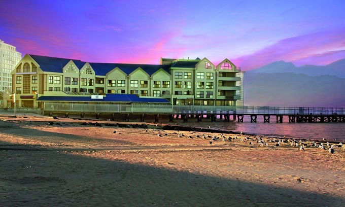 Strand Apartment | Strand Pavilion