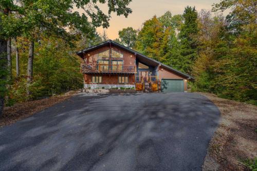 Jackson House | Strasse Ski Chalet Hot Tub Dog-Friendly Skiing