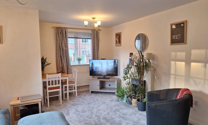 Shottery Apartment | Stratford-upon-Avon 1-Bed, Sleeps 4, Pets Allowed