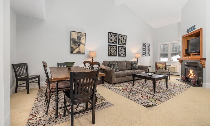 Stratton Mountain Condo | Stratton Slopeside Condos at The Landmark! 400 FEET TO LIFT!
