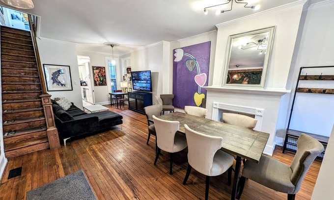 H Street Corridor House | Streetcars Union Station 4BR Capitol Hill Home