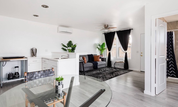 Desert Hot Springs Apartment | Striking Black & White Apt w Gated Entrance & Yard