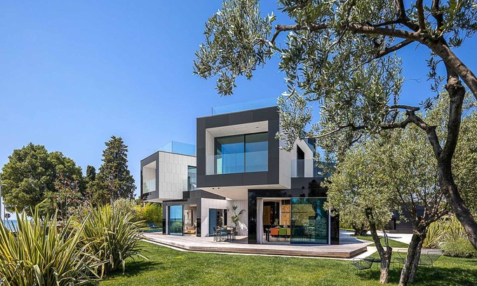 Fazana Villa | Striking Istria Villa | 5 Bedrooms | Villa Rojska | Beachfront Location