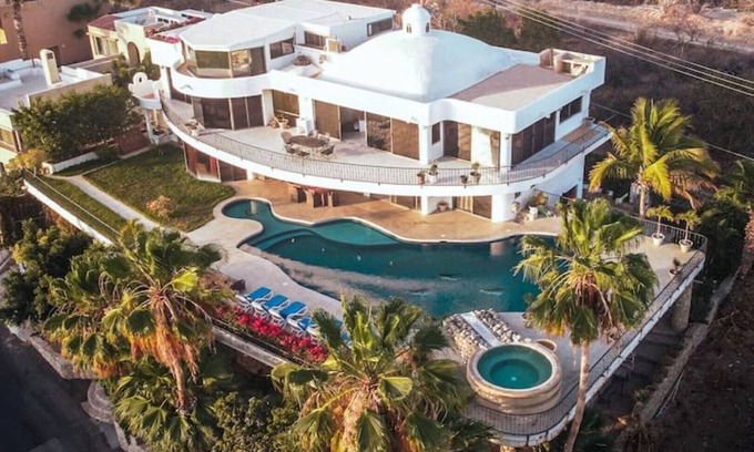 Cabo Bello Villa | Striking Ocean View with huge Pool - walk to Beach