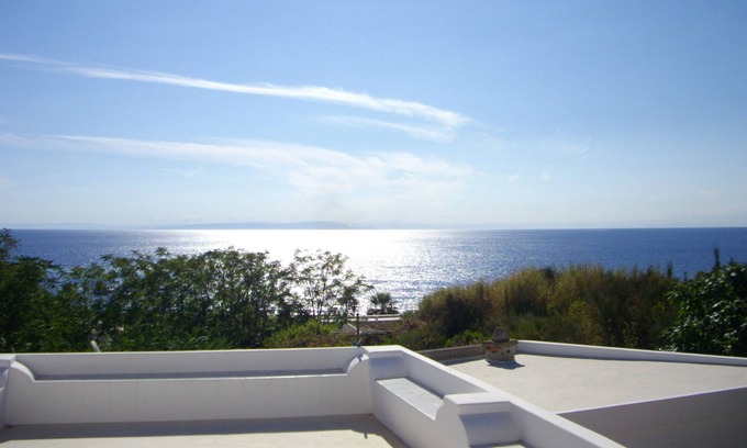 San Vincenzo Apartment | Stromboli, Panoramic House for Travelers