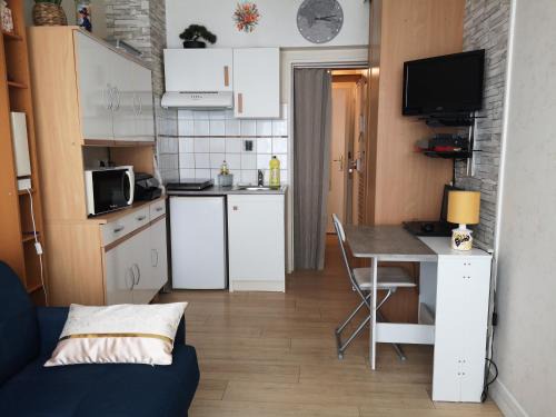 16th Arrondissement Apartment | Studette meublée, Ranelagh Paris 16e