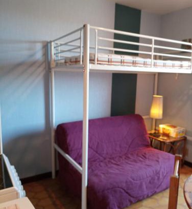 Le Port Apartment | studio à 50 m de la plage , idéal pour 2, avec parking 2NOUMÉA35