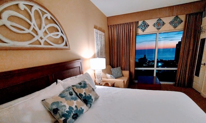 Sandestin Condo | Studio 10th floor Gulf and pool views! Look no further!