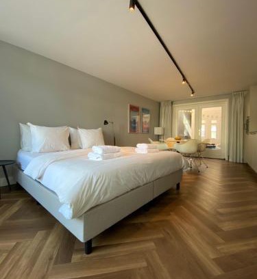 Municipality of Kampen Apartment | Studio 157, in de stad aan de gracht