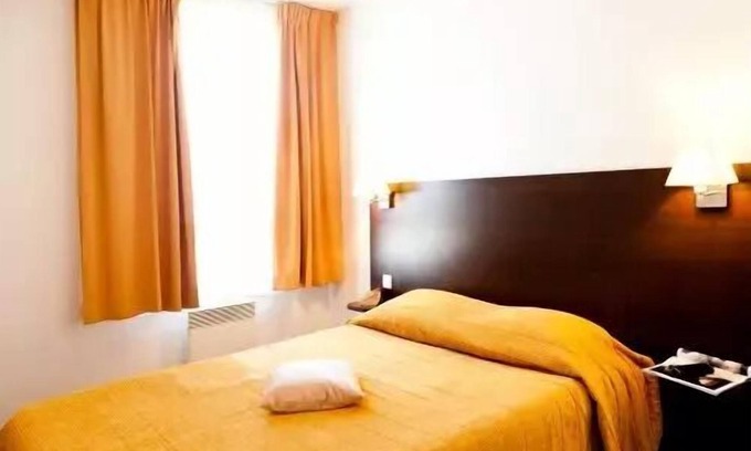 Saint-Denis Apartment | Studio 2 People