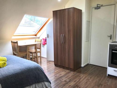 Mapesbury Apartment | Studio 22A