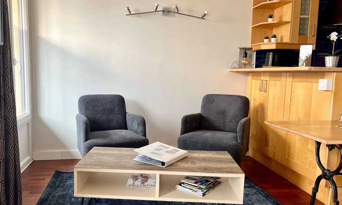 Aix-les-Bains City Center Apartment | Studio 3 *, in the heart of Aix, with balcony and free parking