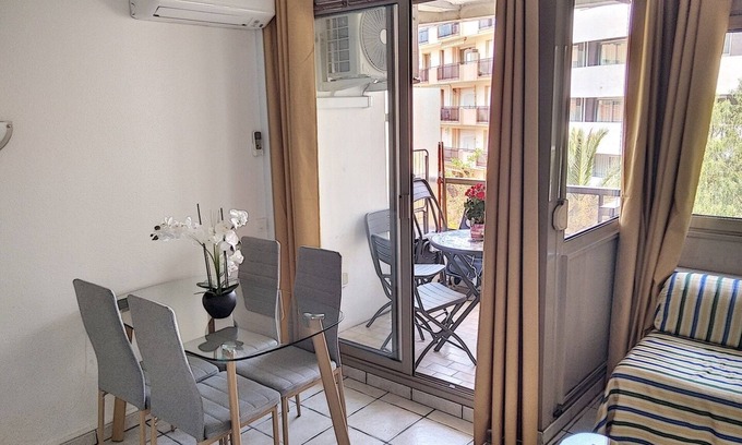 Juan-les-Pins Apartment | Studio 303 Bord de mer Résidence Graziella